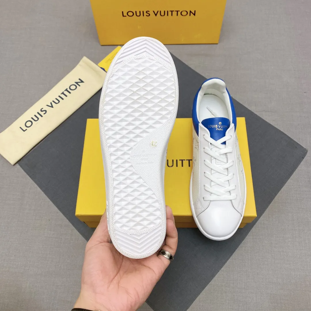 p360 🙏LV men's shoes official website has launched the latest 1:1 copy, synchronized with Hong Kong counters, and on the same catwalk; all "🍡🍡, the rubber outsole is non-slip and wear-resistant; the fabric is made of first-layer cowhide and 3D printing, sheepskin lining, comfortable to wear, attractive style, fine workmanship, with simple and neat shoe last JP, showing the boldness and toughness of men, multiple colors available Code numbers 38 to 44, 45 to 46 can be customized. No. 019